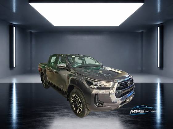 TOYOTA HILUX 2.8 D-4D TURBO DIESEL CD SRX 4X4 AUTOMÁTICO